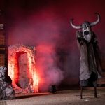 [Wydarzenie]: spektakl plenerowy w wykonaniu Krakowskiego Teatru Ulicznego „Kamienny”.